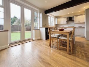 Kitchen Diner- click for photo gallery